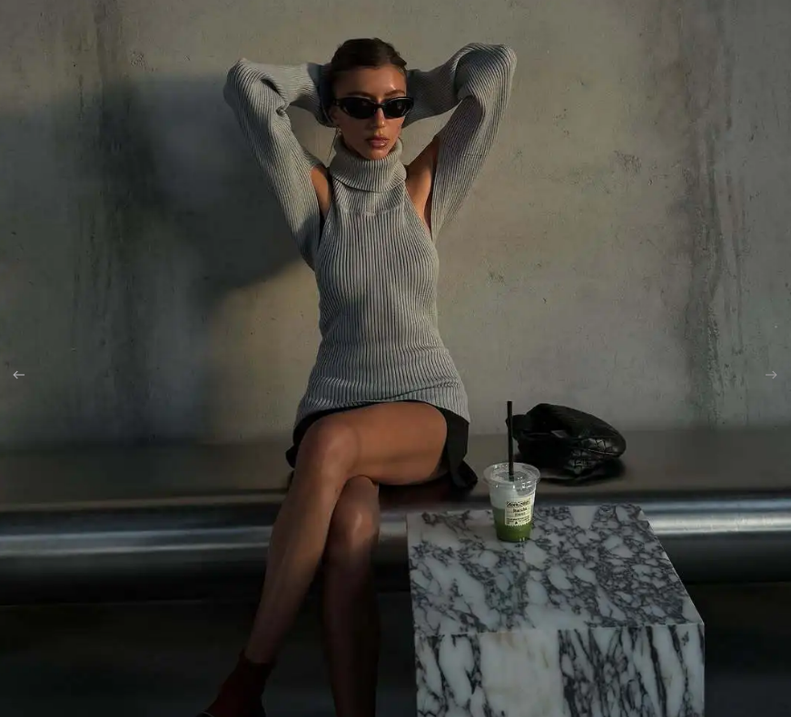 Top Elegante Mujer – Cuello Alto y Hombros Descubiertos